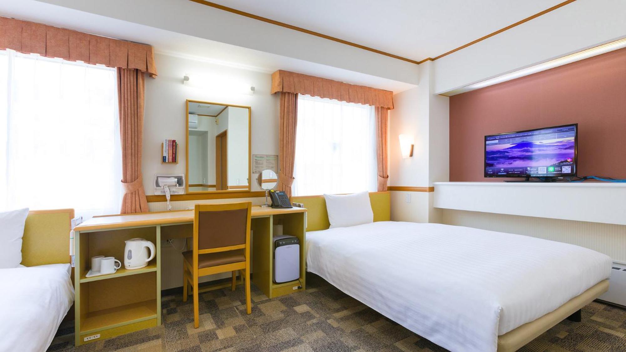 Toyoko Inn Higashi-Hiroshima Saijo Ekimae Rum bild