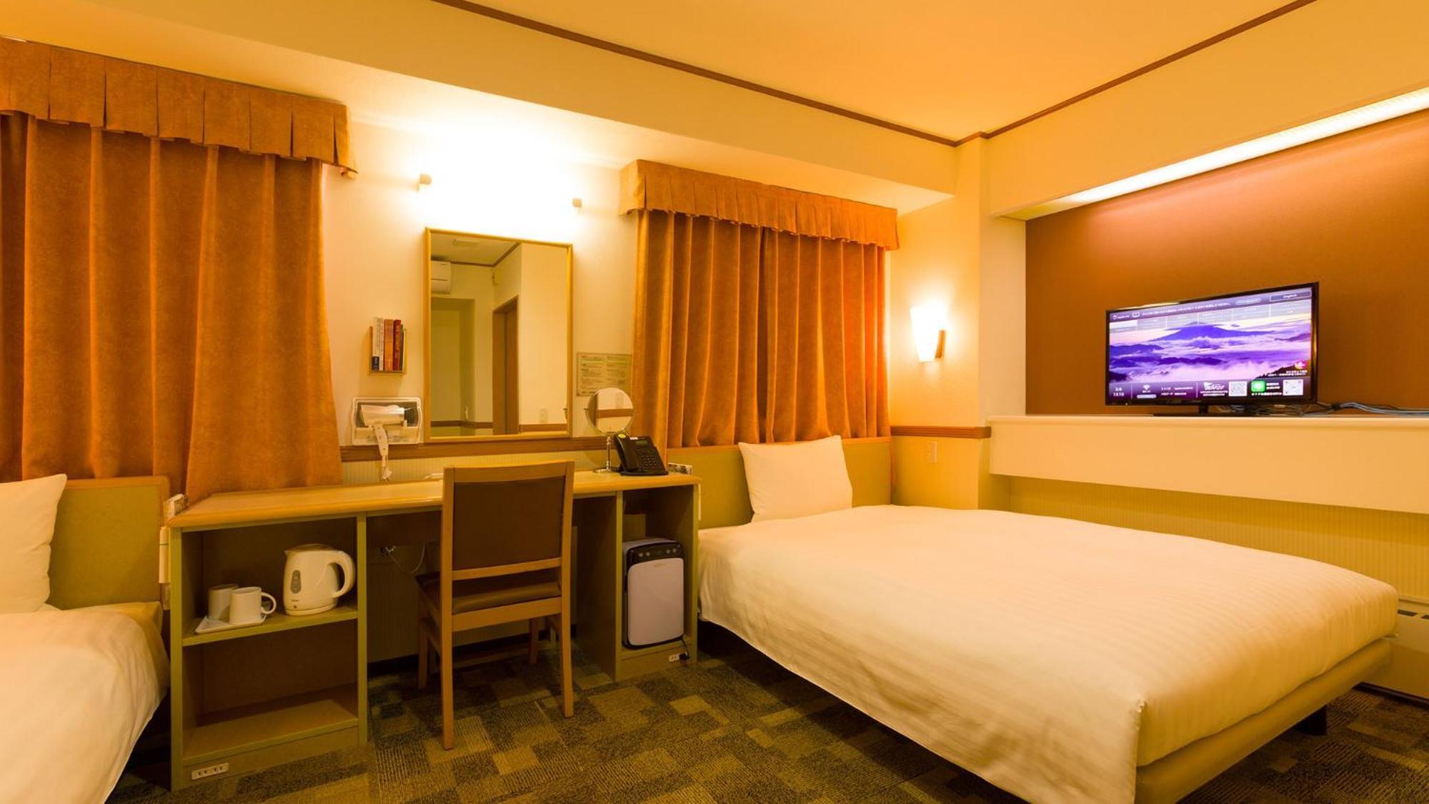 Toyoko Inn Higashi-Hiroshima Saijo Ekimae Rum bild