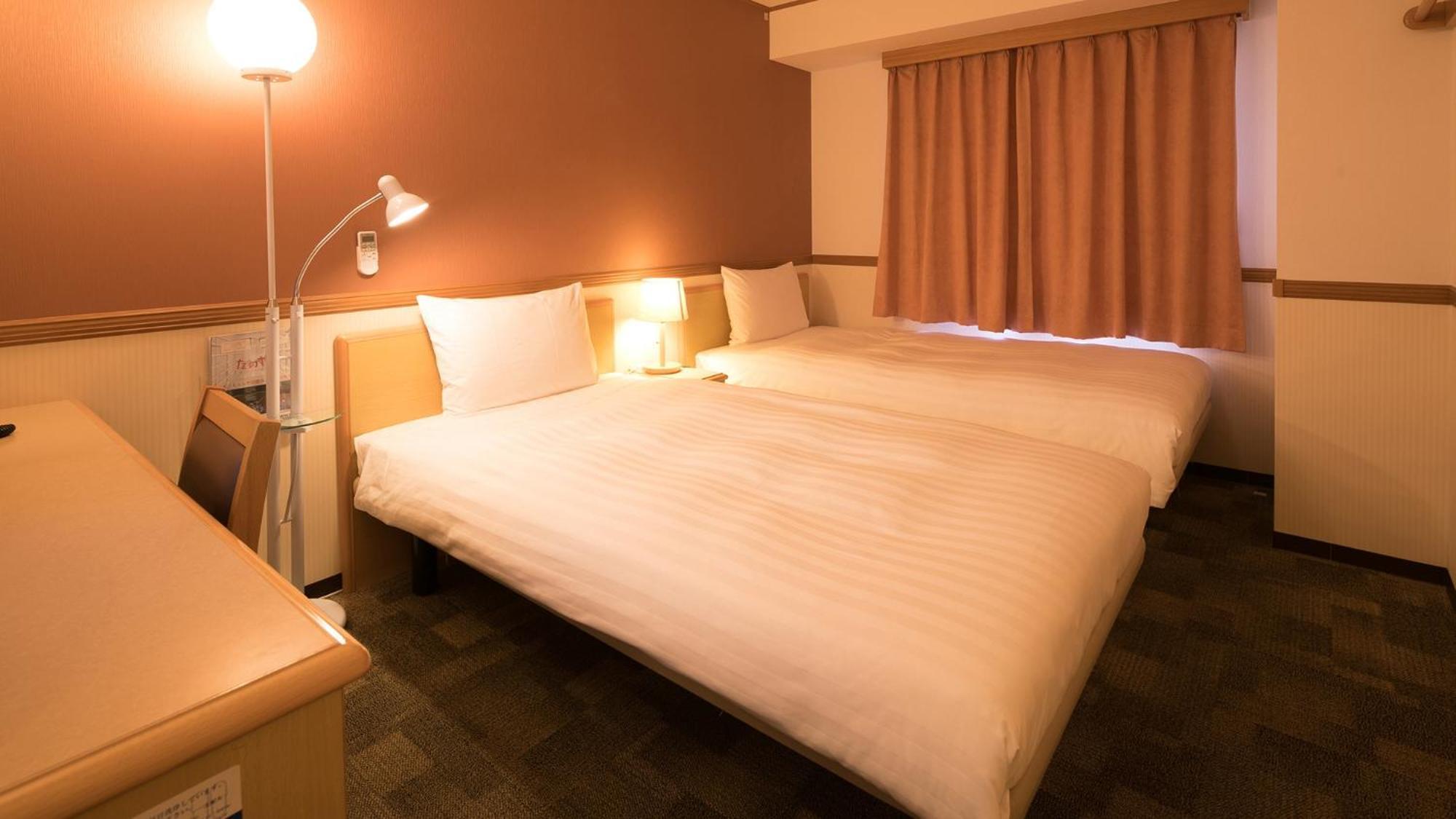 Toyoko Inn Higashi-Hiroshima Saijo Ekimae Rum bild