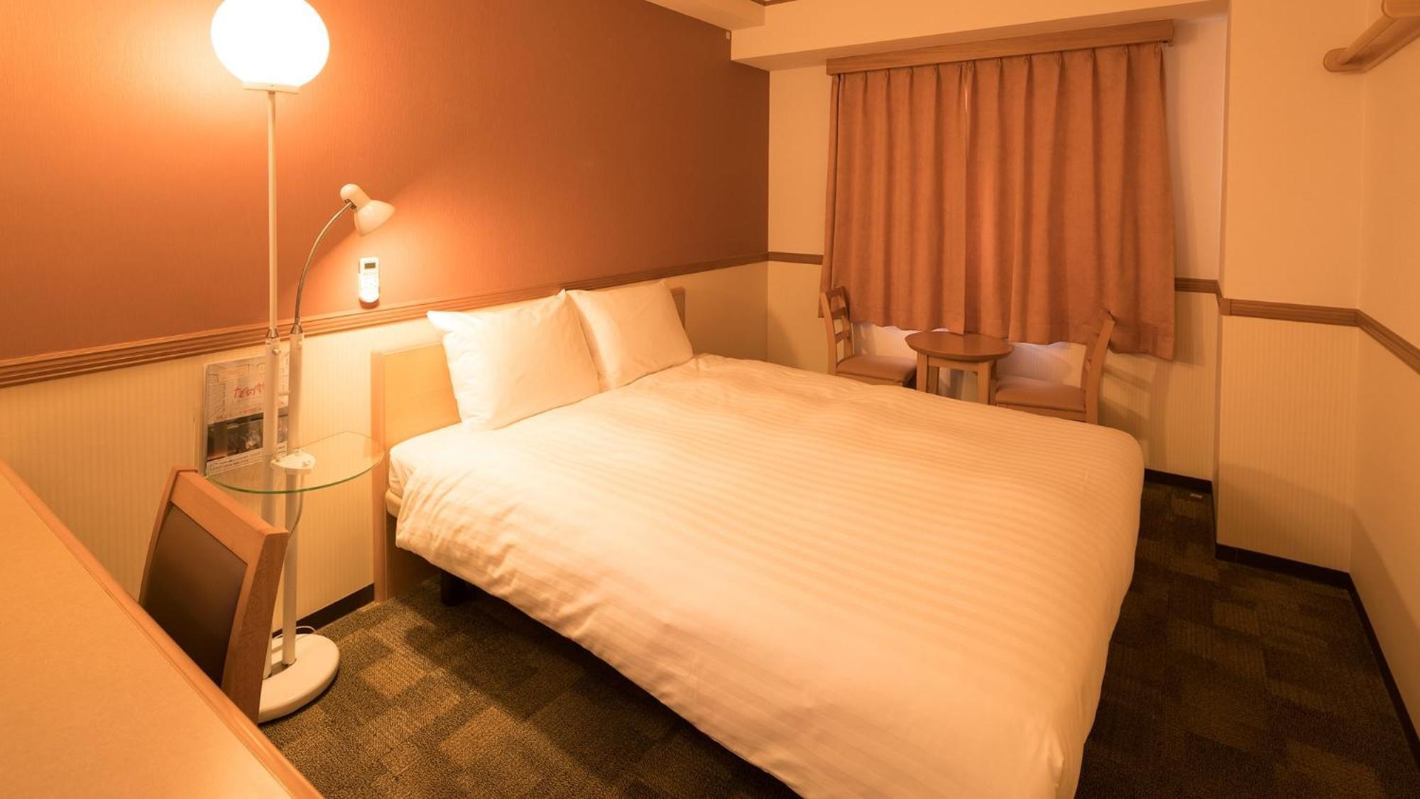 Toyoko Inn Higashi-Hiroshima Saijo Ekimae Rum bild
